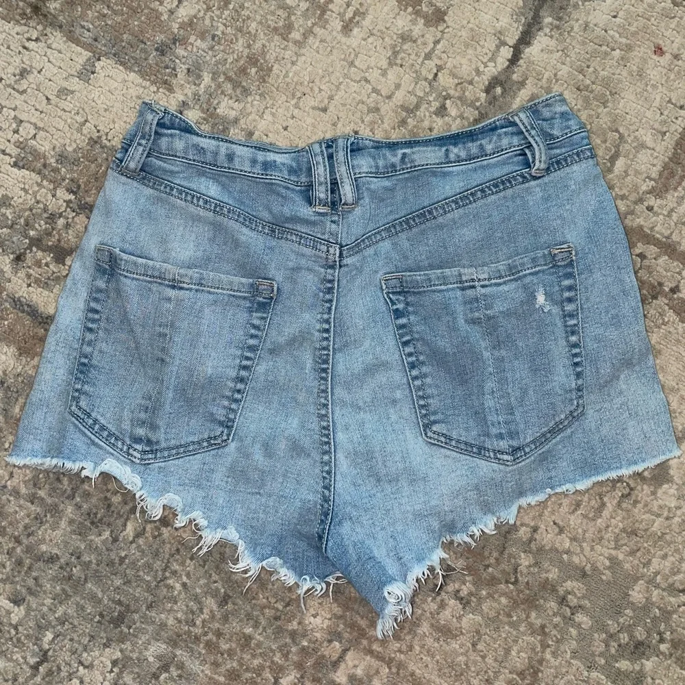 Refuge Light Blue Frayed Jean Shorts size 4